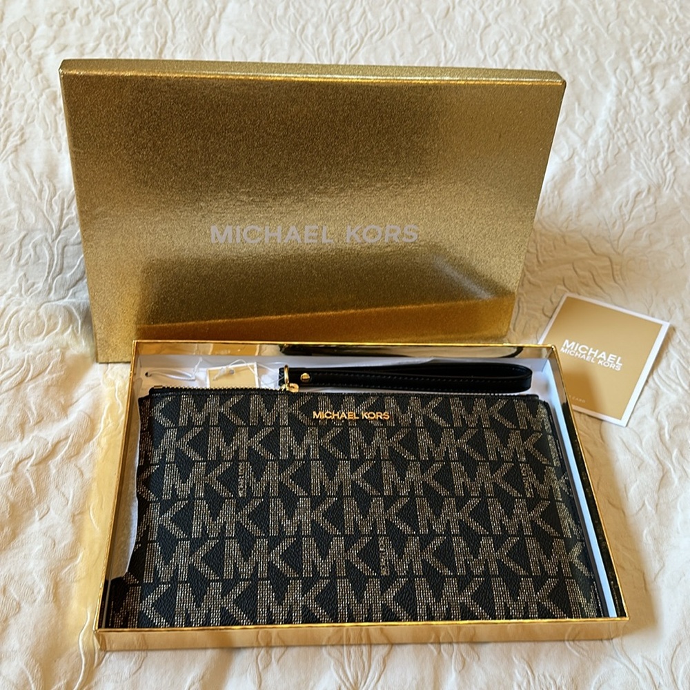 Michale Kors large zip jet set clutch wristlet, NWT